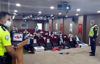 Yunak’ta servis şoförlerine eğitim