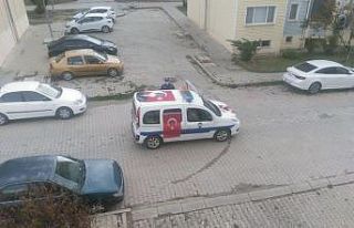 Zabıta aracı bayraklarla süslendi