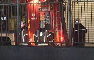 Zeytinburnu’nda iş merkezinin çatı katında yangın