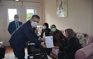 100 yaşındaki Hava ninenin çipli kimlik başvurusu...