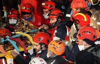 14 yaşındaki İdil, 58 saat sonra enkazdan sağ...