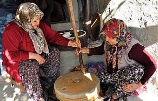 150 yıllık taş değirmeninde ’muhacir kaya biberi’...