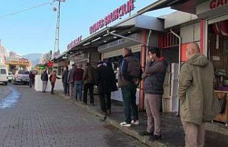 15 liradan satılan hamsinin kilosunun 3 TL’ye düştüğünü...