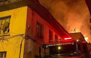 200 yıllık tarih alevlere teslim oldu