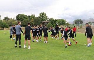 24Erzincanspor’da 6 futbolcu ile 2 kulüp personeli...