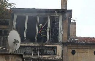 3 ailenin birlikte kaldığı ev küle döndü