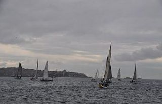 500 yelkenci İstanbul Boğazı’nı görsel şölene...