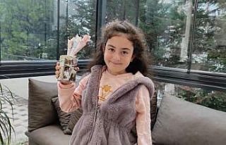 8 yaşındaki Belinay kumbarasını Ayda ile Elif’e...