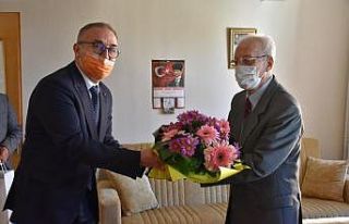 92 yaşındaki emekli öğretmenin duygu dolu anları