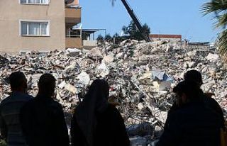 9 kişinin hayatını kaybettiği sitede kontrollü...