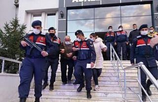 Ablası ve eniştesini katleden ağabeyi ile ona yardım...