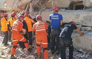 Adana Büyükşehir ekibi İzmir’de kurtarma çalışmalarına...