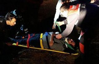 Adana’da minibüs ile otomobil kafa kafaya çarpıştı:...