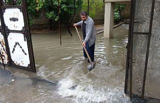 Adıyaman’da yağmur su baskınlarına neden oldu