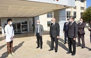 Afganistan’dan ambulans uçakla getirilen Afgan...