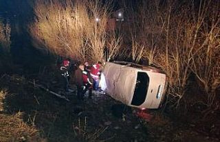 Ağrı’da kaçak göçmenleri taşıyan minibüs...