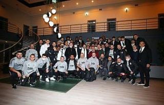 Ahmet Nur Çebi, takımı kutladı