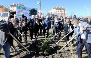 AİÇÜ’de 1000 fidan “Geleceğe nefes” oldu