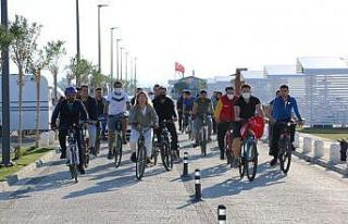 AK Partili Çokal gençlerle pedal çevirdi