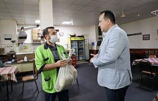 Akhisar Belediyesinden kapanan kahveci esnafına nakit...