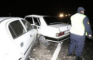 Aksaray’da 2 otomobil çarpıştı: 2’si çocuk...