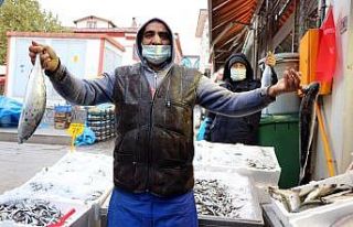 Alanda satanda balık fiyatlarına tepkili