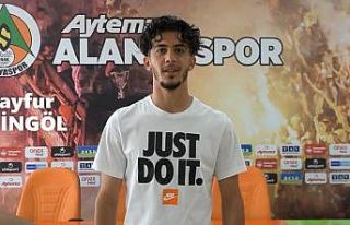 Alanyasporlu futbolculardan lösemili çocuklara destek