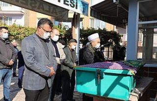 Alaşehir’in tarihi çınarı Ayşe nine 107 yaşında...