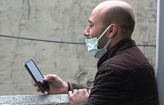 Alevler içinde kalan evini gözyaşlarıyla izledi