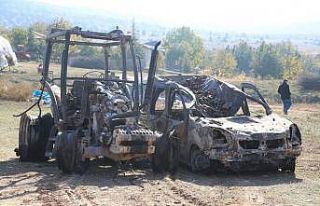 Alevler önüne geleni yaktı; 2 traktör, 1 kamyonet,...