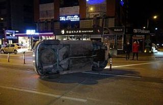 Alkollü sürücü park halindeki araca çarpıp takla...