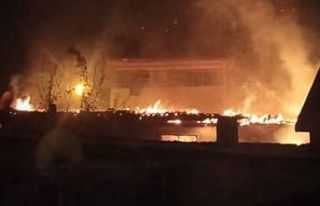 Amasya’da ahşap ev alev alev yandı