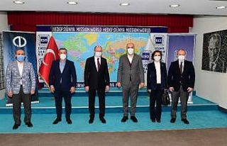 Anadolu Üniversitesi iş yaşamı ile öğrenciler...