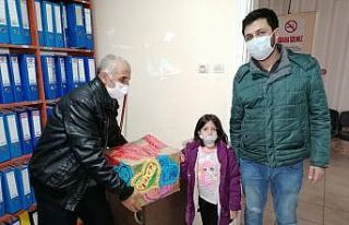 Anaokulu öğrencileri depremzedelere resim çizdi