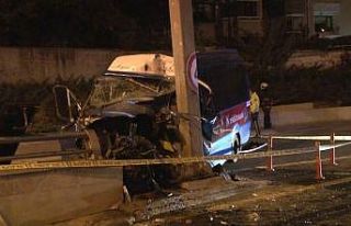 Ankara’da dolmuş yön direğine çarptı: 1 ölü,...