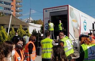 Antalya Mobil Aşevi’nin afetzedelere sıcak yemek...