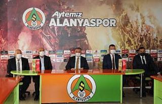 Antalya Valisi Yazıcı, Başkan Çavuşoğlu’nu...