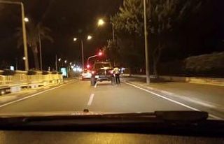 Antalya’da lüks cipe tutunan patenli gençlerin...