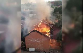 Antalya’da müstakil ev kül oldu