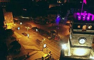 Antalya’daki sessizlik tarihi saat kulesi eşliğinde...