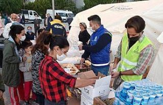 Antalya’nın Mobil Aşevi İzmir’de hizmete devam...