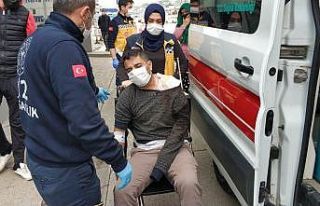 Aracının içinde babası tarafından bıçaklandı