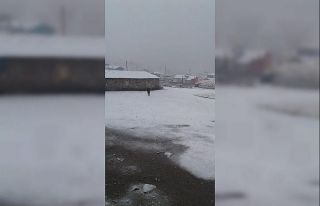 Ardahan’ın yüksek kesimlerine kar yağdı