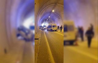 Artvin’de otomobil minibüsle çarpıştı: 1 ölü,...