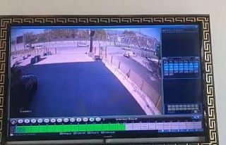 Aşırı hız yapan aracın kaza anı güvenlik kameralarına...