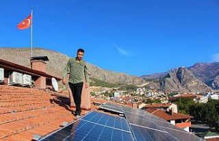 Atanamayan Ahmet öğretmen, güneş panellerinden...