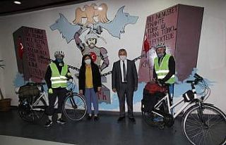 Atatürk’ün izlerini bisikletle takip ediyorlar