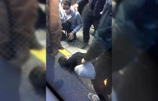 Avcılar’da İBB Sosyal Tesisler durağında metrobüs...
