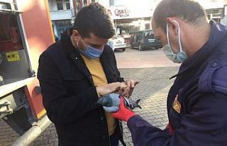 Ayağına ip dolanan güvercini itfaiye ekipleri kurtardı