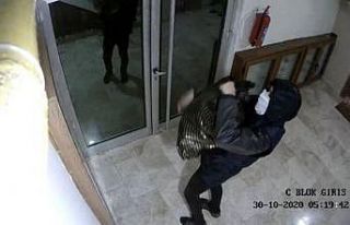 Ayakkabı hırsızına site sakinlerinden ‘Bey’li...
